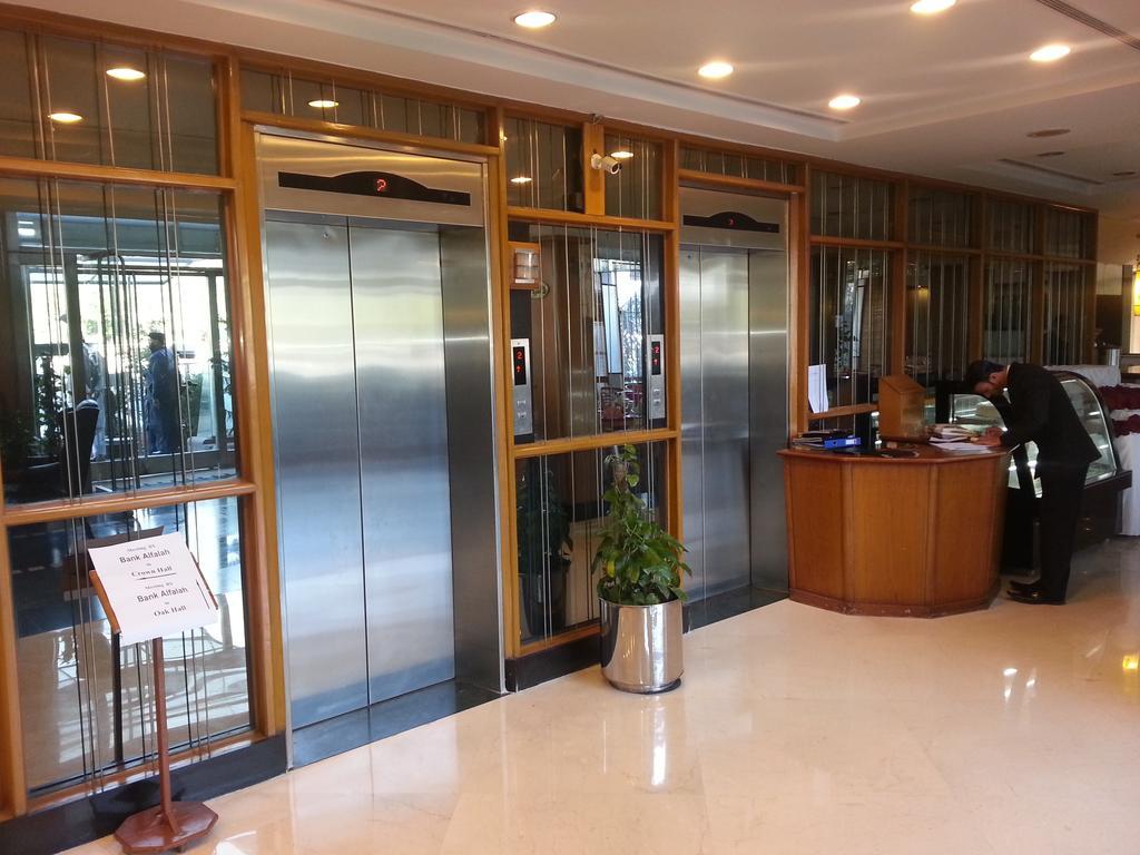 Hotel Crown Plaza Islamabad Exterior foto